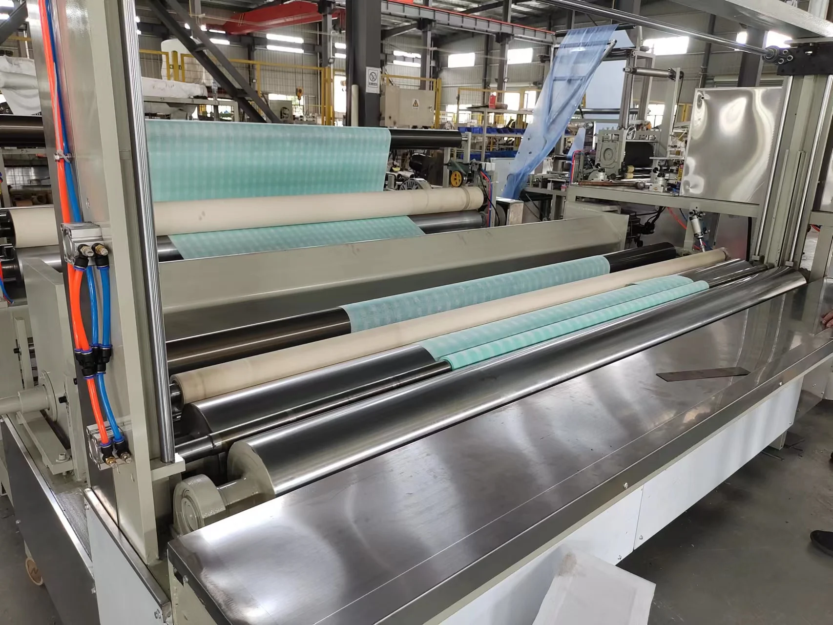 Automatic Non Wovens Fabric Slitter Rewinder Non Woven Kitchen Towel Roll Perforating Slitting Rewinding Machine