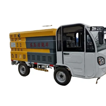 Electric four-wheel high-pressure cleaning vehicle with strong washing force