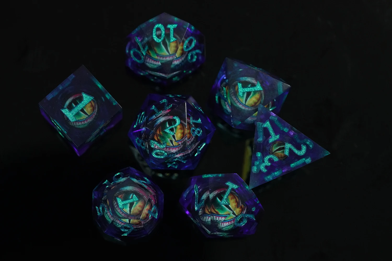 Yushun Custom DND Dice Set Blue Resin Dice with Flash Dust Number for Board Game details