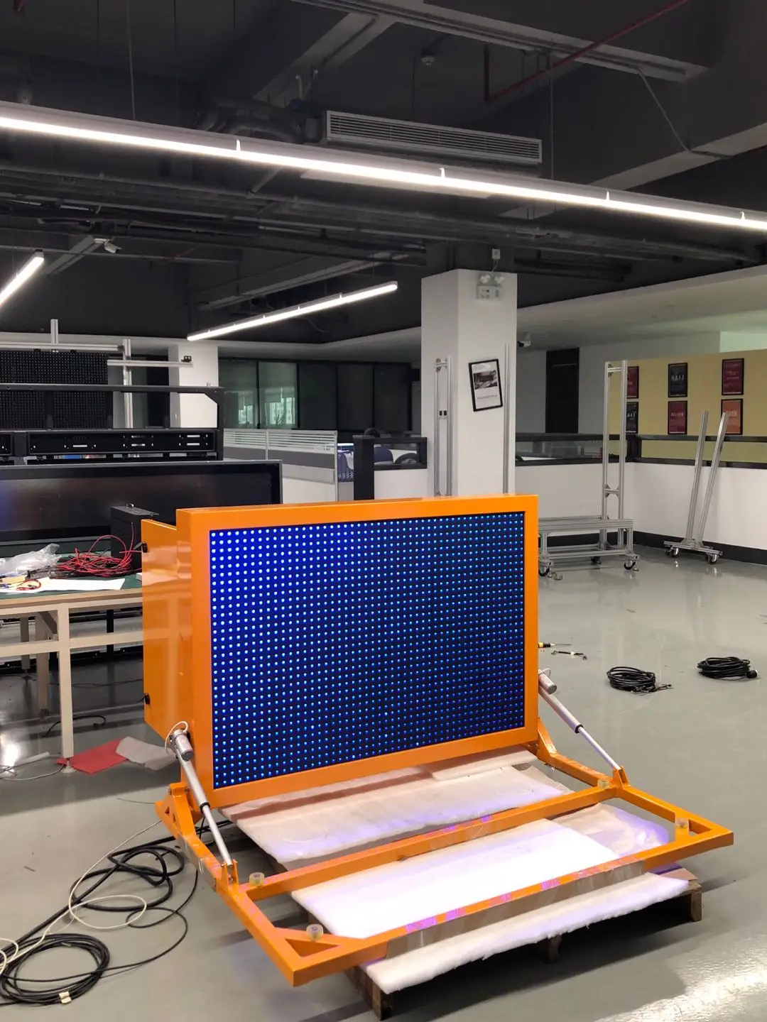 YAHAM Vehicle-mounted Variable Message Board Outdoor Led Digital Sign Board,variable Message Signs,waterproof Full Color 10 7000