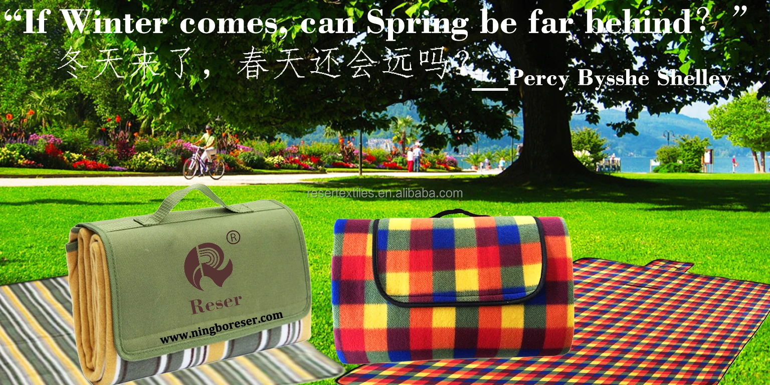 Premium Outdoor 100% Polyester Water-Resistant Stripe Knitted Style Portable 3Ply Lightweight Customizable Picnic Blanket for