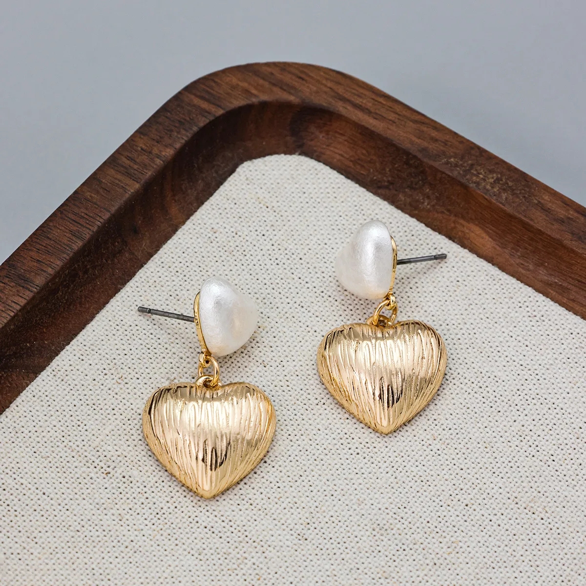 High-End Female Joker Drop Earrings Unique Love Heart Pattern  Pearl Trendy Cross-Border Alloy for Religious Party Use