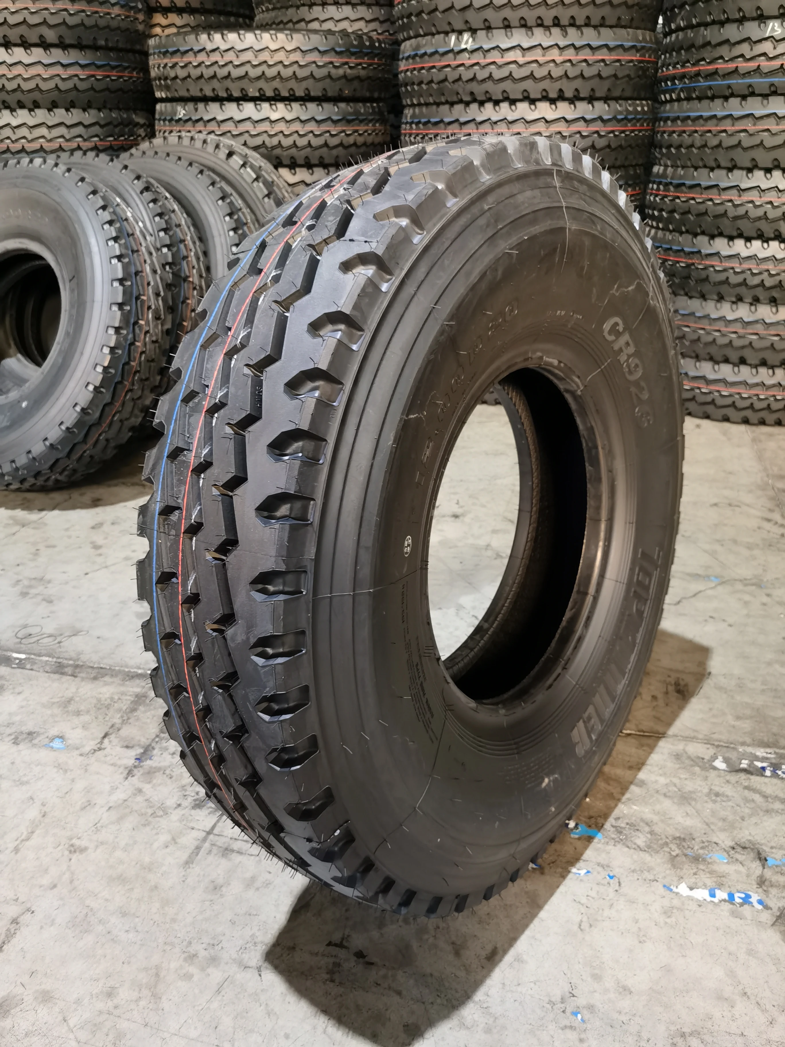 【新品・未使用】Bighorn Cubiro 25.0〜25.5㎝　幅広 TOPRUNNER Truck Tires - High Cost-Effective Options
