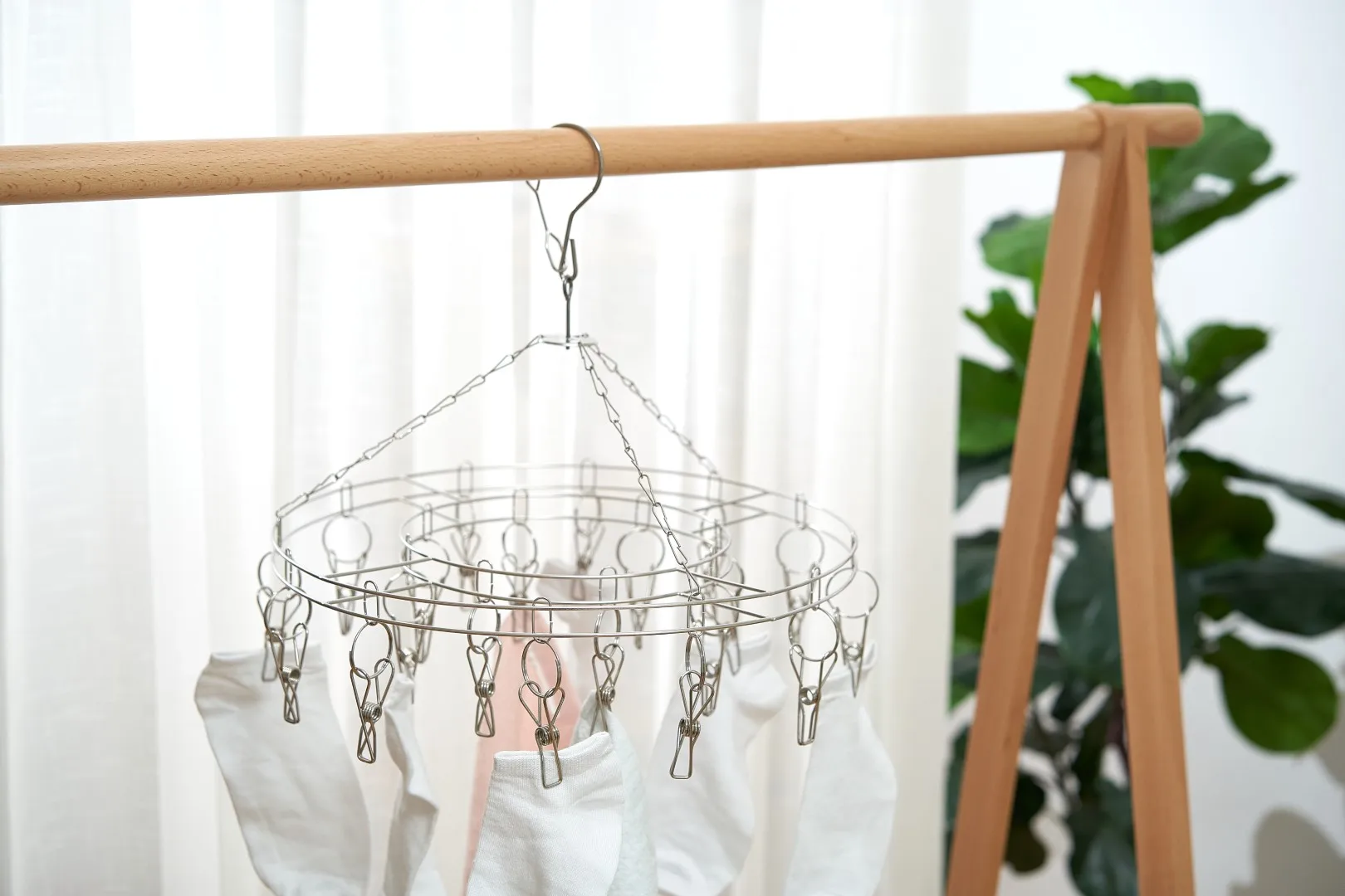 SOLELY Factory's Hot Sale Stainless Steel Round Hanging Drying Rack with 20 Clips Wardrobe Balcony Bathroom Living room