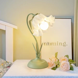 European Style Bedside Romantic Warm and Elegant Wedding Decoration Flower Shape Bedroom Table Lamp