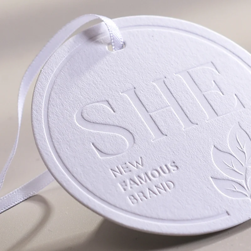 Custom Printed Recycled Paper Garment Hang Tag 3D Logo Clothing Tag in Round Shape for Eco-Friendly Use in Bags and Shoes