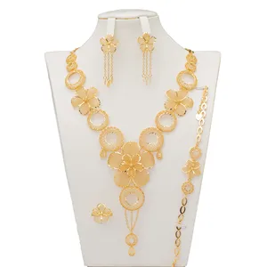 Blooming Gold: a Luxurious Jewelry Set with Three - Dimensional Flower Designs Pendant Jewelry Women Necklace
