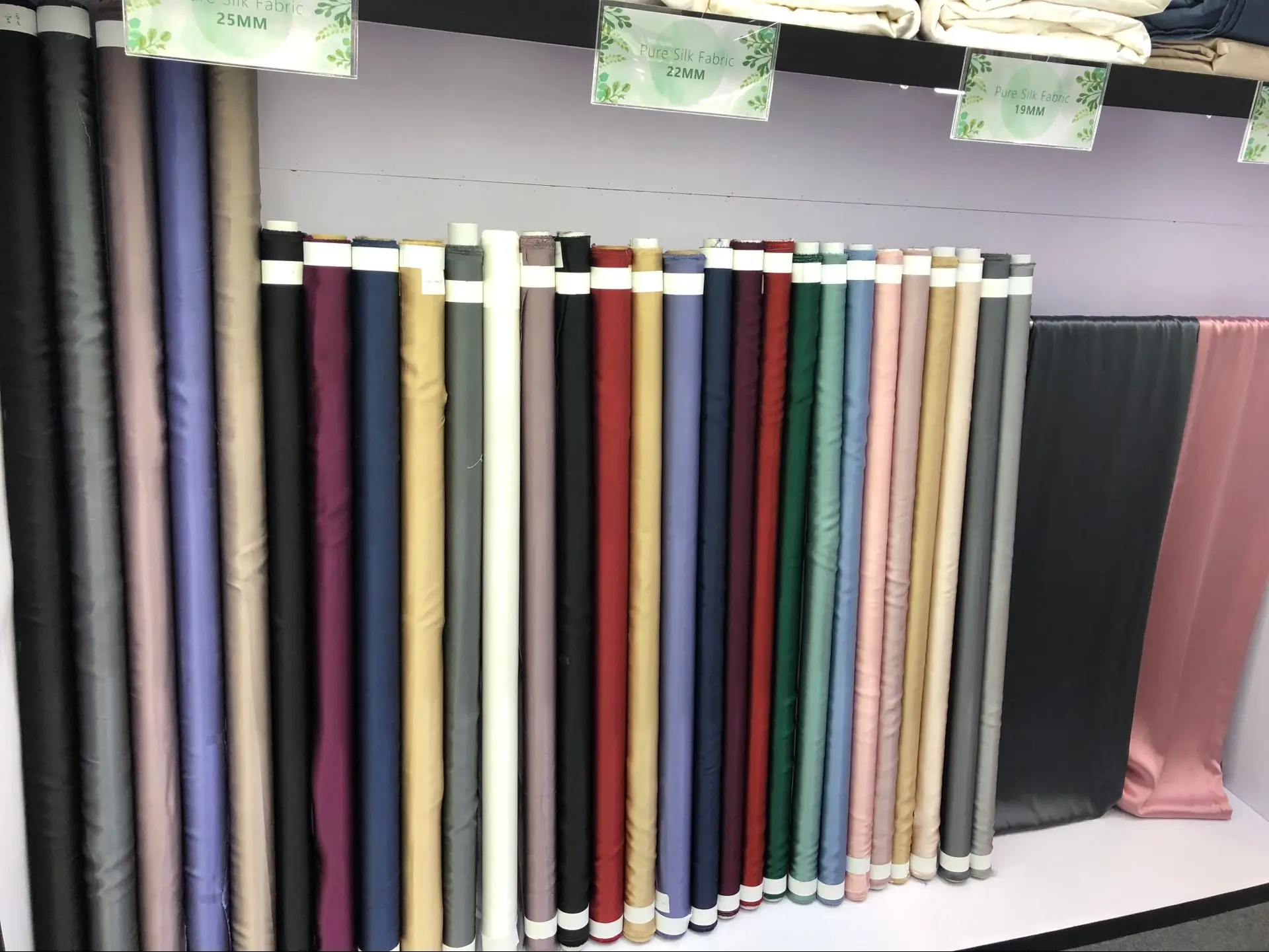 New Arrival Colorful Silk Satin Fabric Smooth Mulberry 100%  Pure Raw Silk Fabric Wholesale Charmeuse Satin Fabric