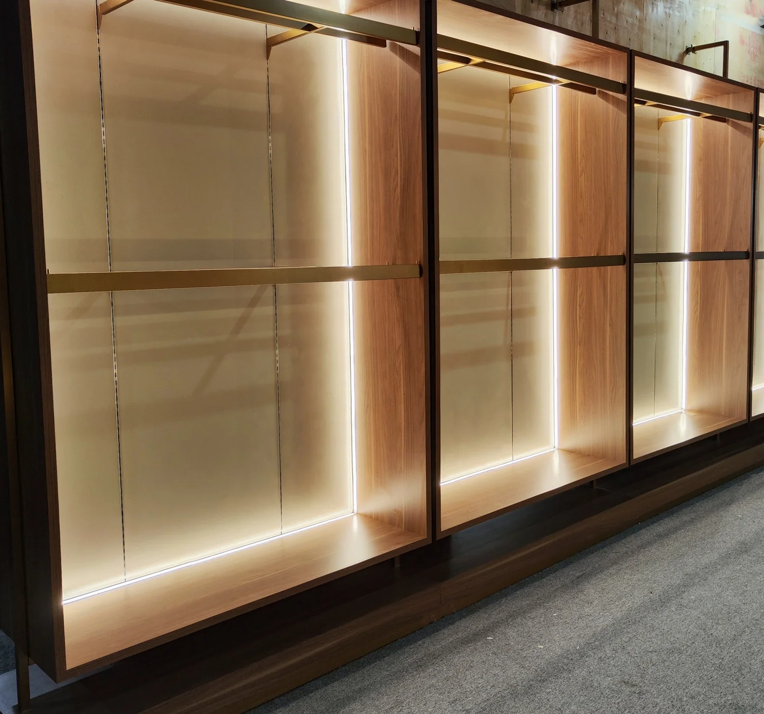Men Clothes Store Racks Suit Display Cabinet Modern LED Menswear Shop Fitting and Decoration