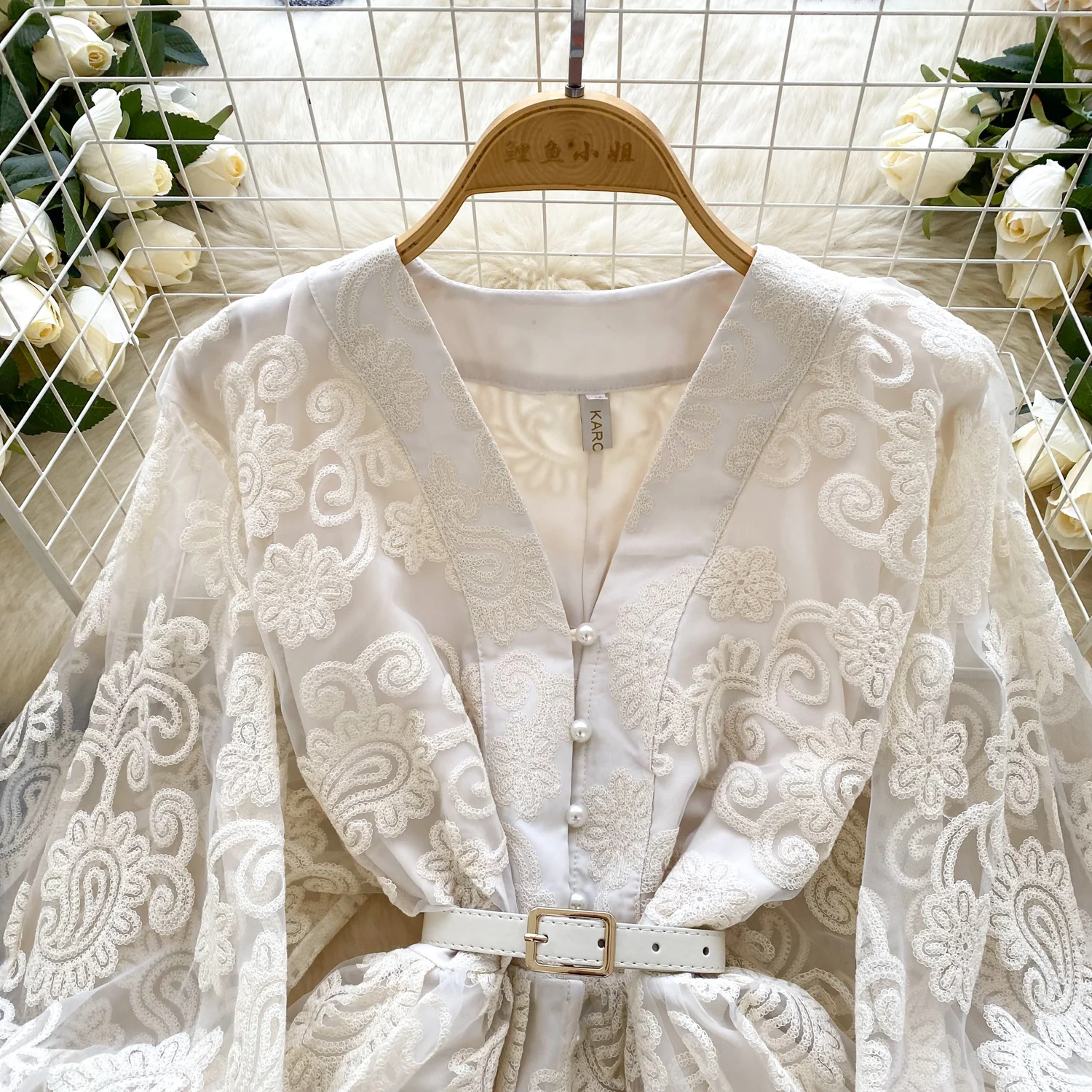 Vintage Clothing LW1301 V-Neck Lantern Sleeve Embroidered Waist-Cinched  A-Line Dress for Women Elegant Women'S Dresses