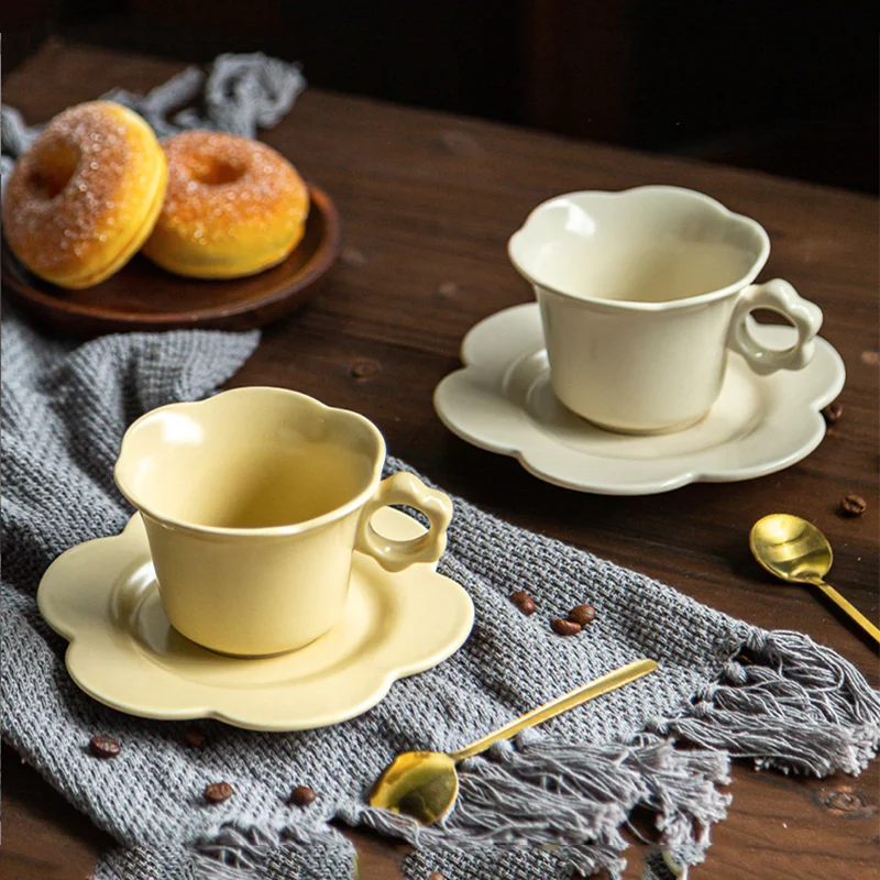 手作りの「ブックマグ」 - 本愛好家や文学愛好家のためのユニークな陶器製コーヒーマグ – Enjoy Ceramic Art マグカップ 手描きのマグカラのセラミックカップのコーヒーカップの創造的なレトロな大容量ティーカップフラワーティーラテカプチーノに適し