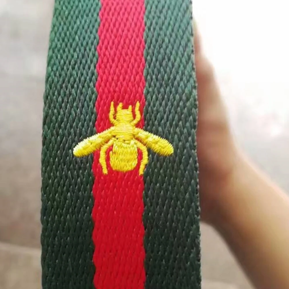 Ремешок из жаккардовой ткани с вышивкой в виде