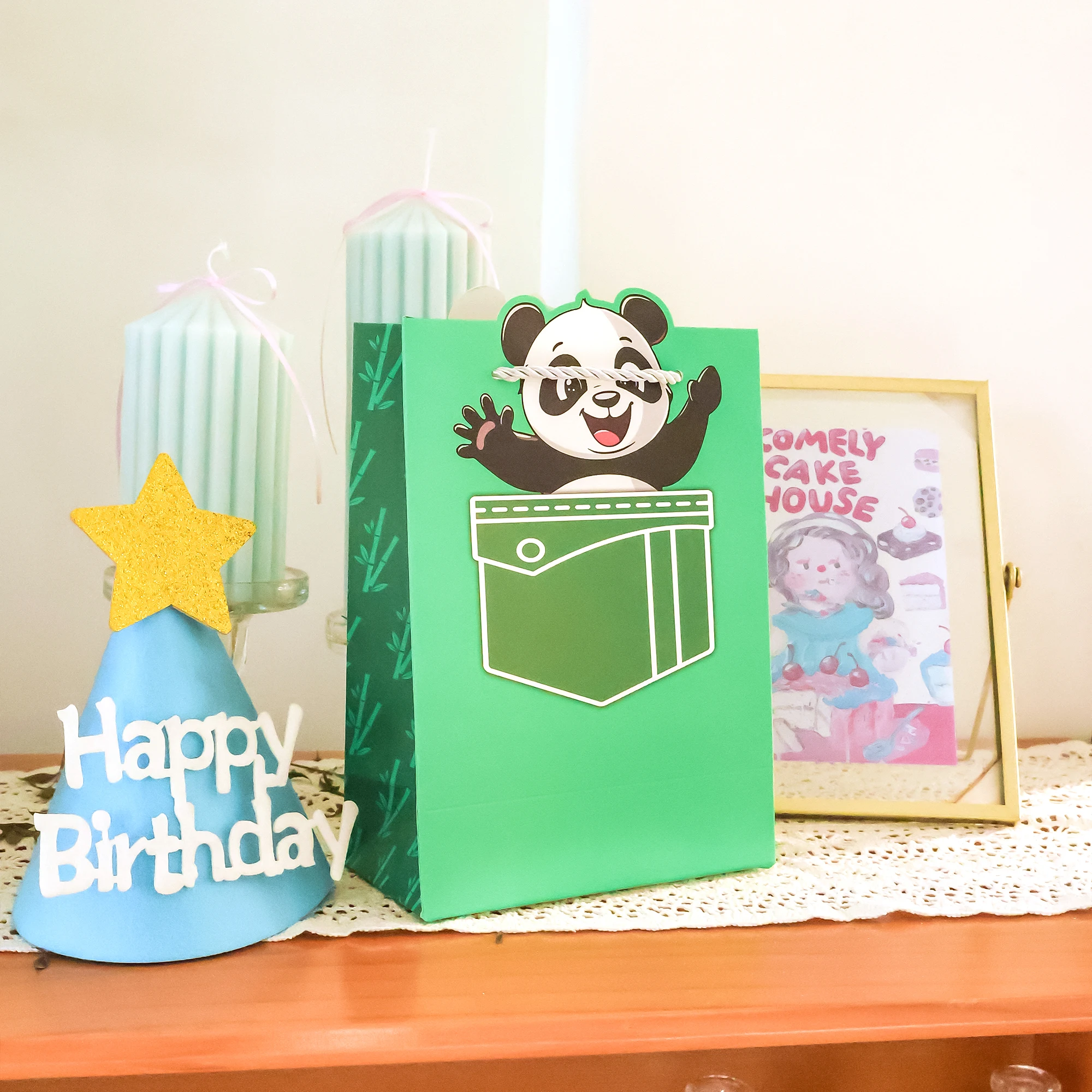 OLANTAI Eco-Friendly Biodegradable Recyclable Kraft Paper Durable Food Grade Gift Packaging Bags Embossing Ribbon Handle Glossy