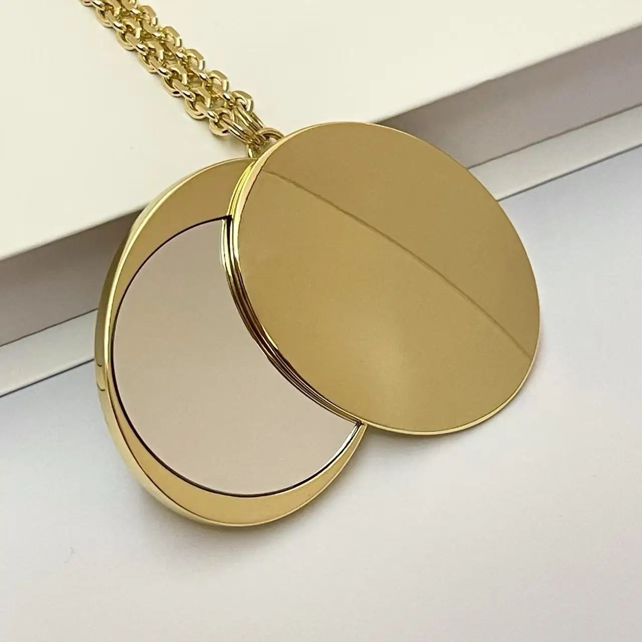 Portable Folding Keychain Mirror With Custom Logo For Women_voghion.com