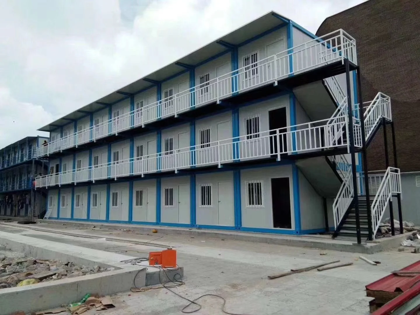 40ft Prefab Portable Container Homes Frame Pakistan Indonesia Mini Tiny Houses for Office Use Detachable Container House