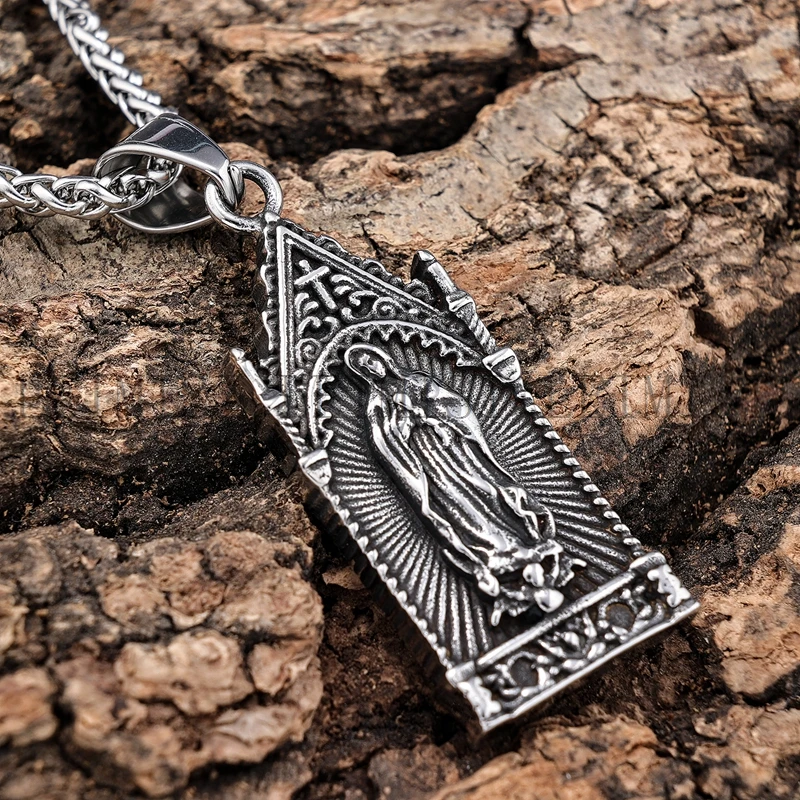 Stainless Steel Virgin Mary Statue In Sioux City, Iowa Stock Photo - Foto 5