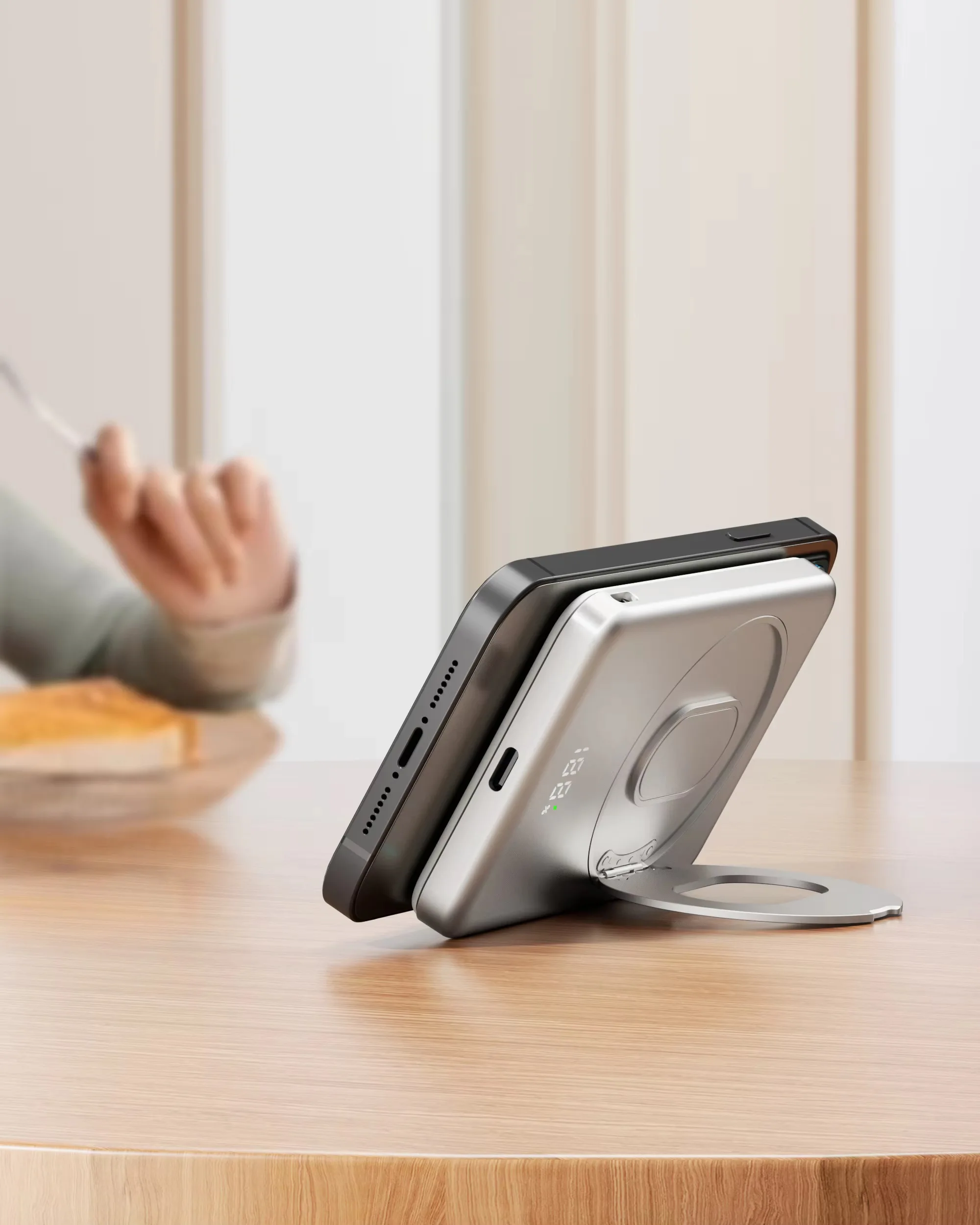 Magnetic 10000mAh Wireless Power Bank Stand - Image 3