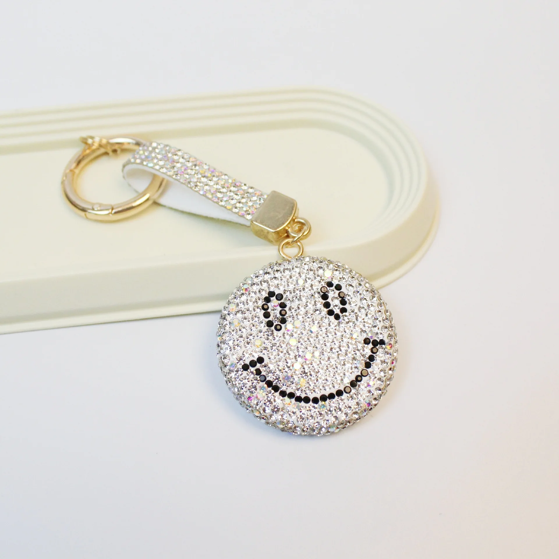 Happy Smile 3D Metal Keychain - Cute Diamond Style Pendant