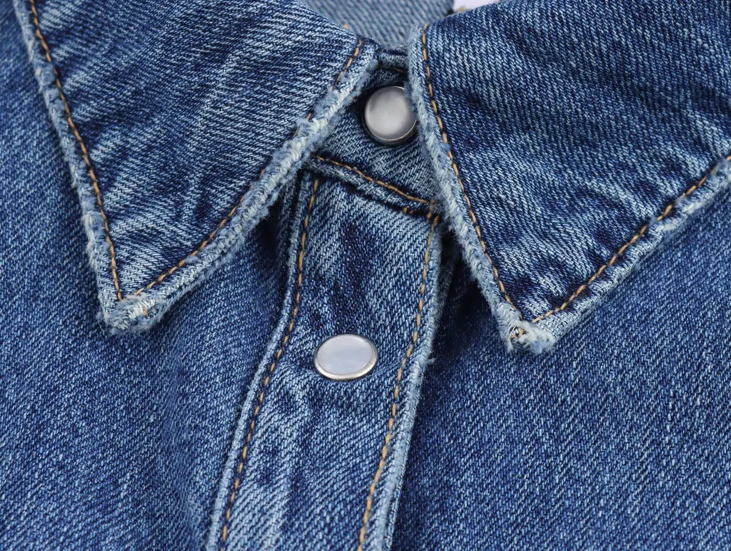 Damekjoler i ny mote: mini-kledning i jeansstoff med joker-mønster, revers og knapper, retro-stil med lange ermer, vestidos Eden