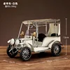 Ornement blanc de voiture vintage en métal
