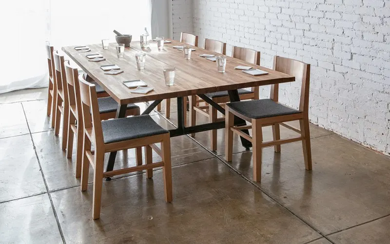Chinese Factory Large Solid Oak Walnut Wood 6 Seater Dining Table for Home and Restaurant