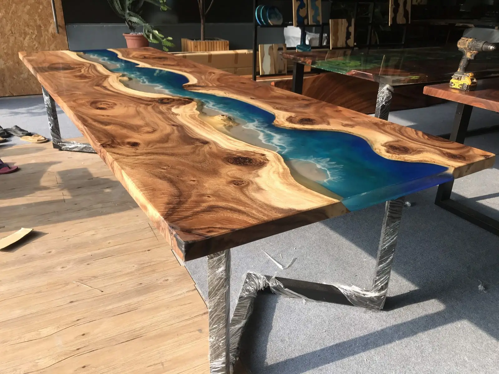 Vietnam Saman Wood Epoxy River Table For Dining Room Best Quality And