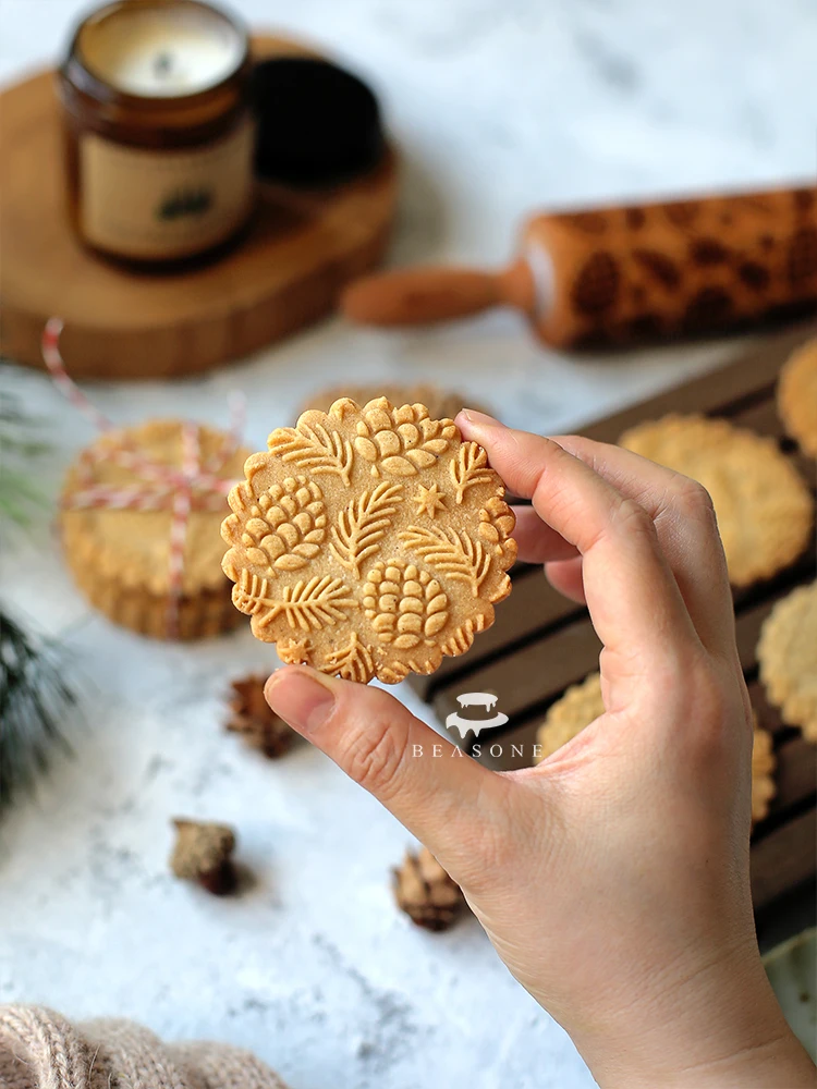 3D Pattern Wooden Rolling Pin Christmas Wooden Pine Cone and Needle Leaf Printing Carving Rolling Pin Embossed Cookie Stick