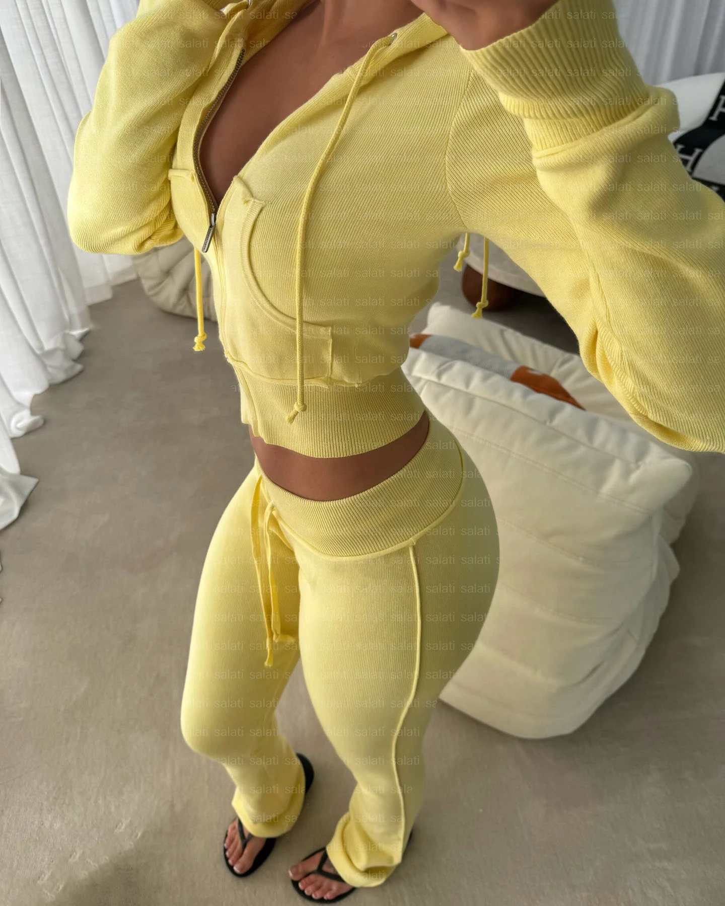 Custom High Quality Designer Y2K Boxy Fit Zipper Knitted Blank Woman Cropped Sweater and Hooded Sweatshirts Hoodies for Women gallery 2