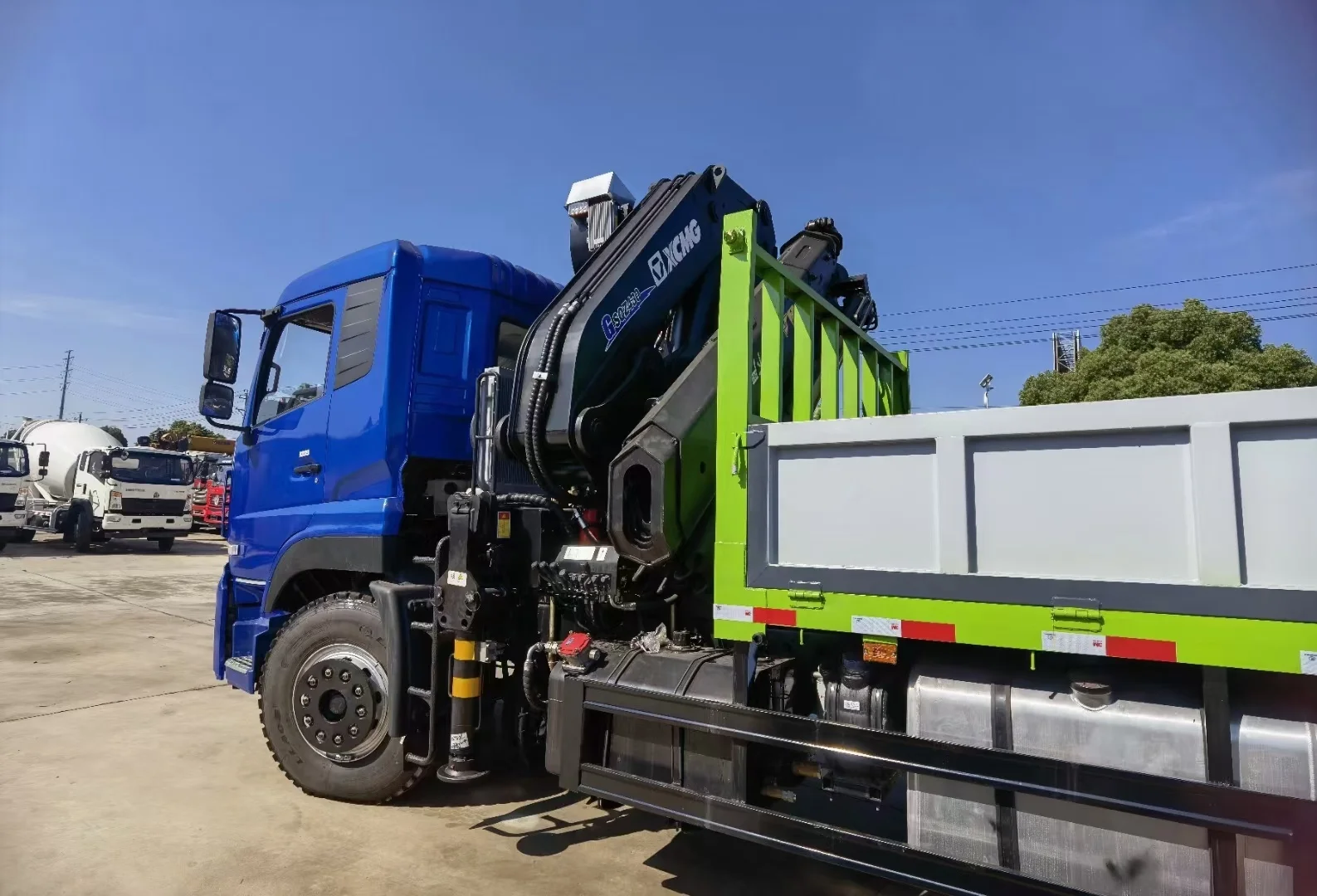 High Quality CLW 6*4 GSQZ330 GSQZ430 16ton 20ton Crane
