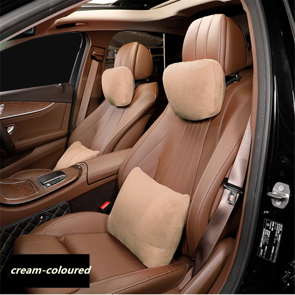 Черная подушка для подголовника автомобиля впитывает влагу дышит воздухом поглощает удары и защищает подголовник шеи.