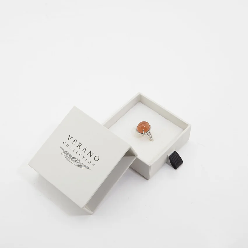 Luxe vrouwen ringdoos | Modern kraftpapieren sieradendoosje | Groothandel mini cadeauverpakking met op maat gemaakt logo