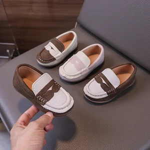 Light Weight British Walkers Shoes for Children Wholesale Fashion Kids Foot Wear Boys Casual Shoes New Pu Girls Dress Shoes