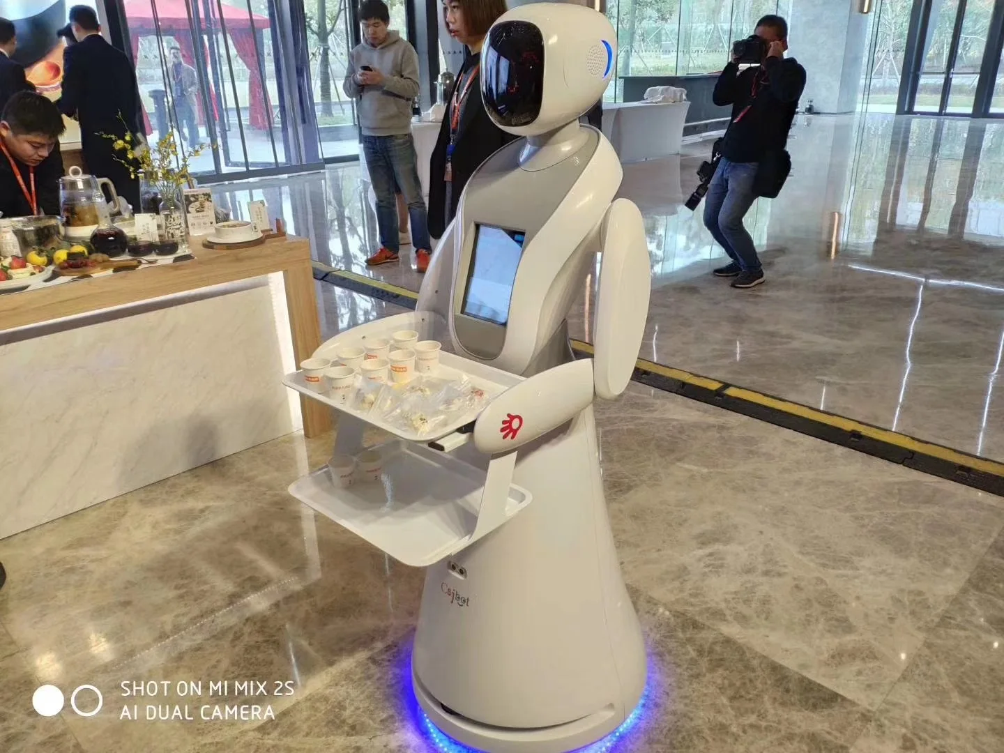 CSJBOT Factory Restaurant Touchless Waitress Service Automatic Obstacle Avoidance Charging Food Delivery Robot