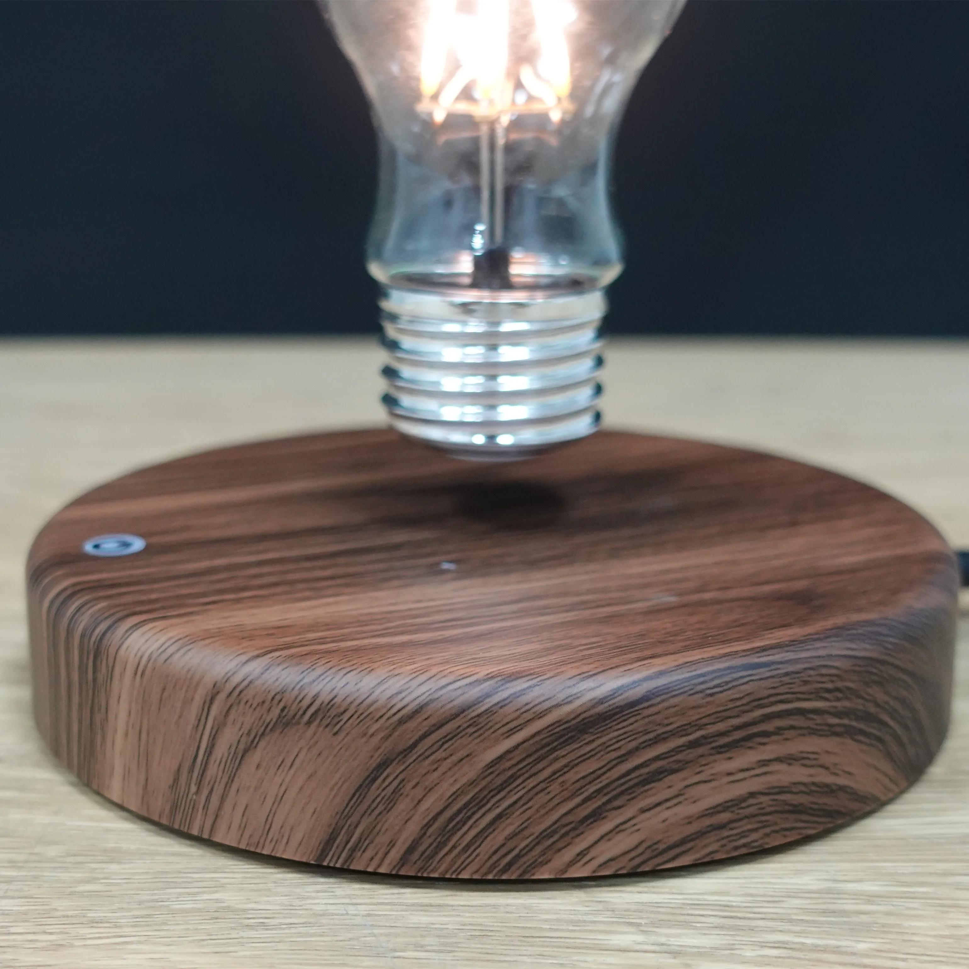 Magnetic levitating table lamp for gift - HCNT Levitation