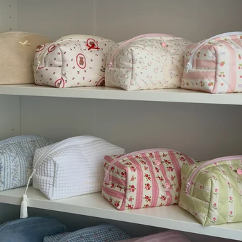 Handmade Floral Quilted Cosmetic Bags Large Capacity Quilted CottonToiletry Beauty Case for Women