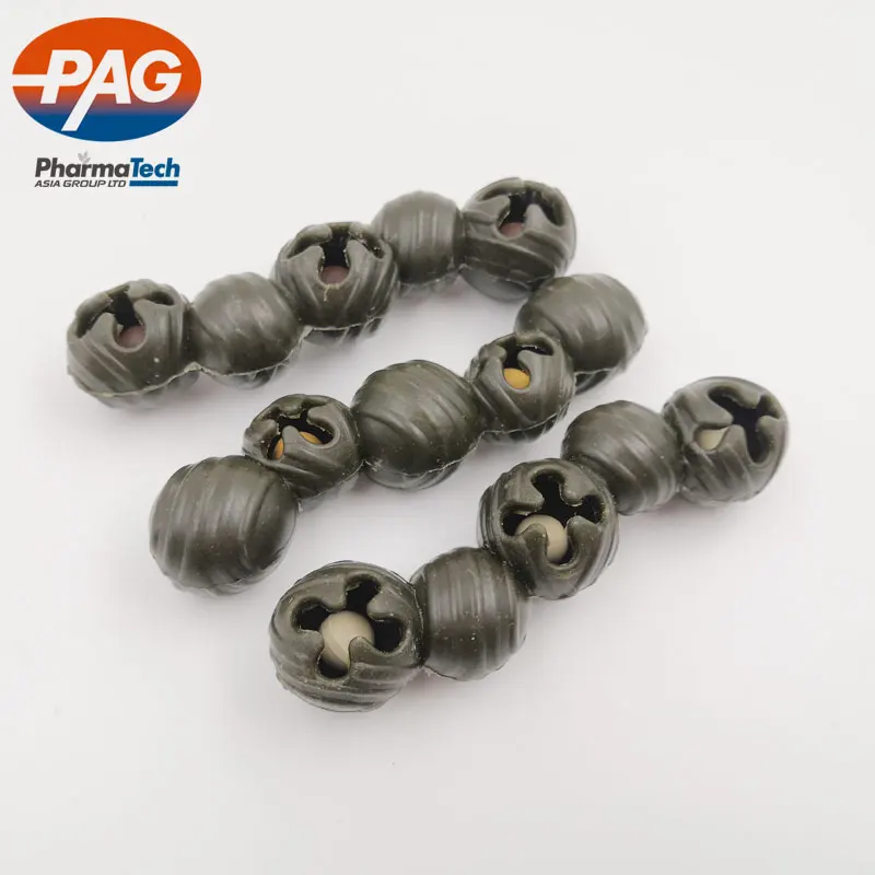 Функциональная здоровая собака жевать кость с животным мягкими жевательными витаминами минералами