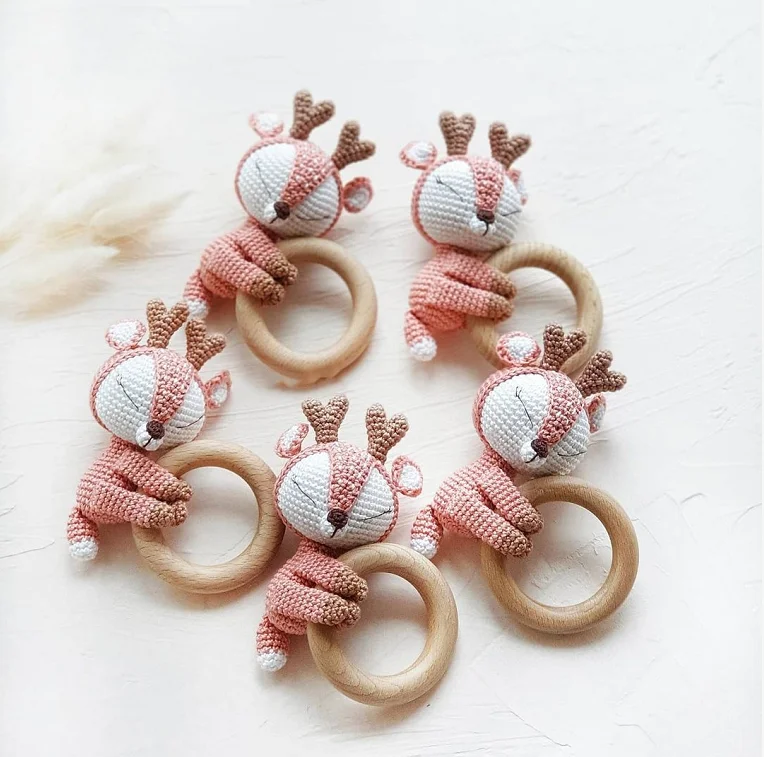 Оптовая продажа ручной работы в форме животных крючком деревянная погремушка грызунок детский Прорезыватель для зубов