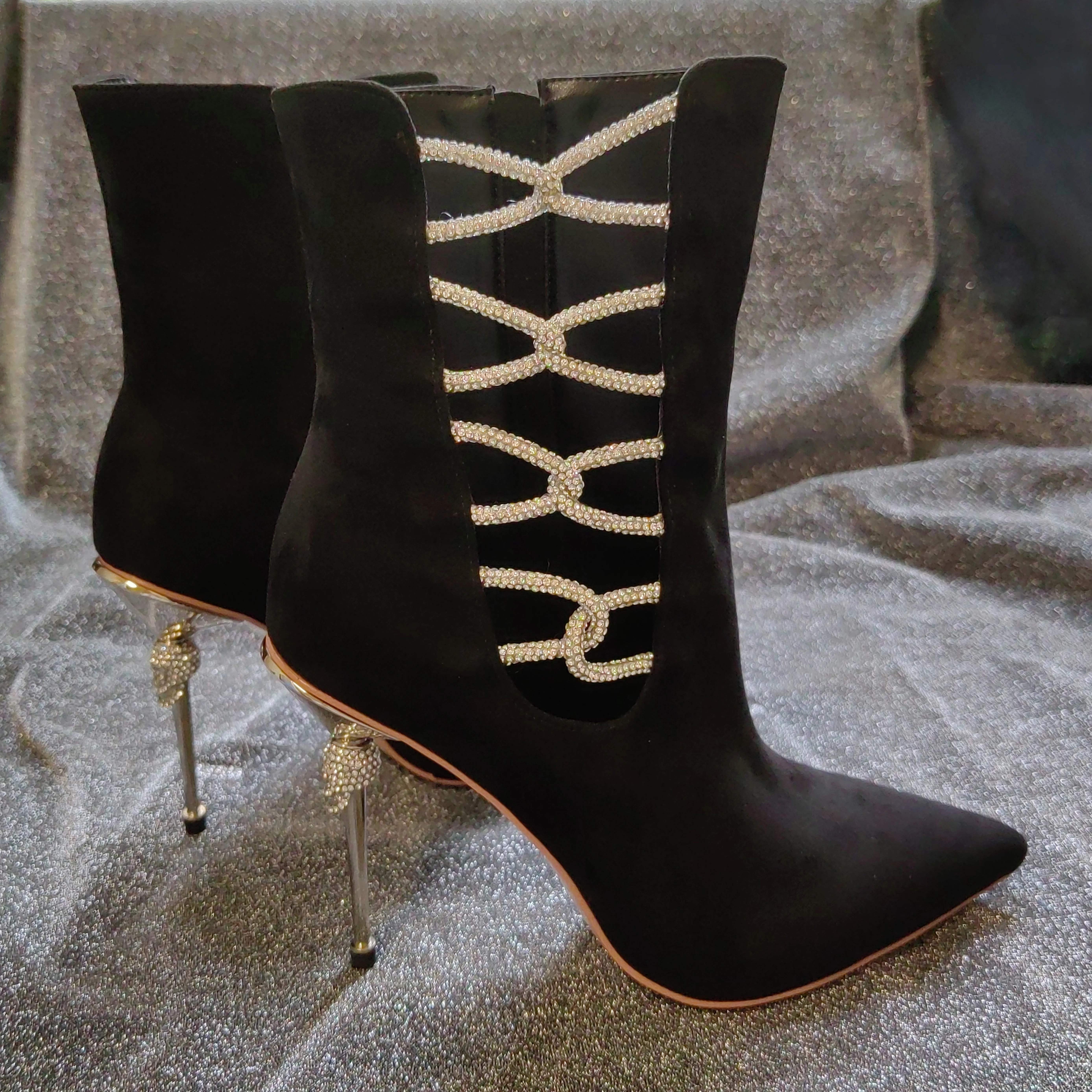 Factory's In-stock Pointed-toe Women's Short Boots with a Hollow Design Featuring Luxurious Skull Pattern and Metal High Heels