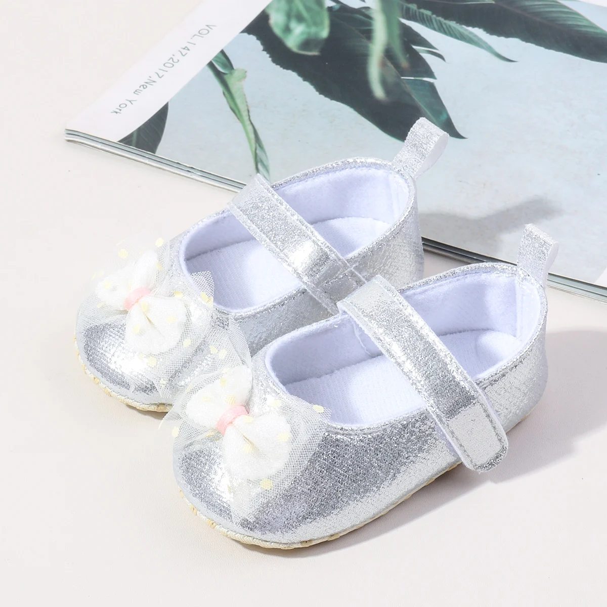 Hot Selling Bling Design Soft Sole Cheap Baby Girl Shoes Newborn Infant Shoes for Girls manufacture