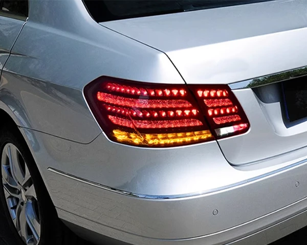 メルセデスベンツW124ワゴンULOテール左右セット メルセデスベンツW124