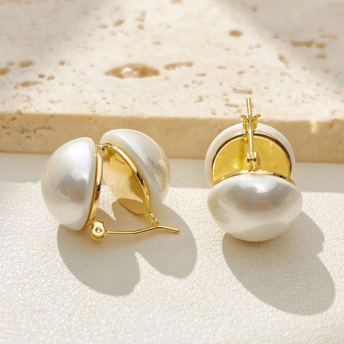 Simple Geometric Pearl Stud Earrings with Gold Plating, Retro and Fashionable Women's Ac aperçu 3
