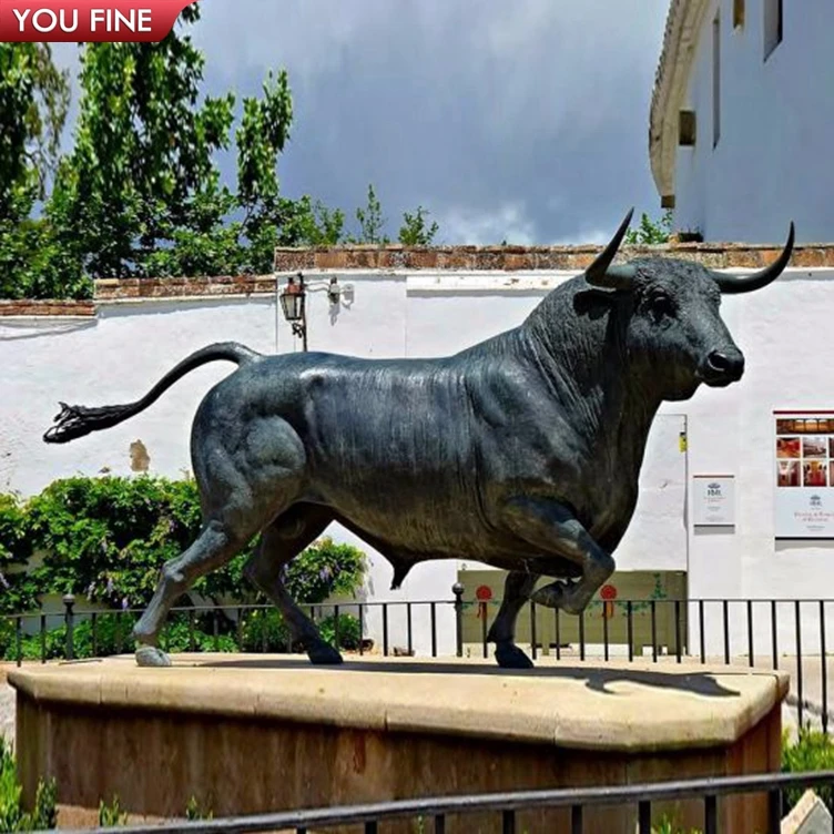 等身大現代金属芸術動物彫刻ブロンズマンと雄牛読書本像販売| Alibaba.com