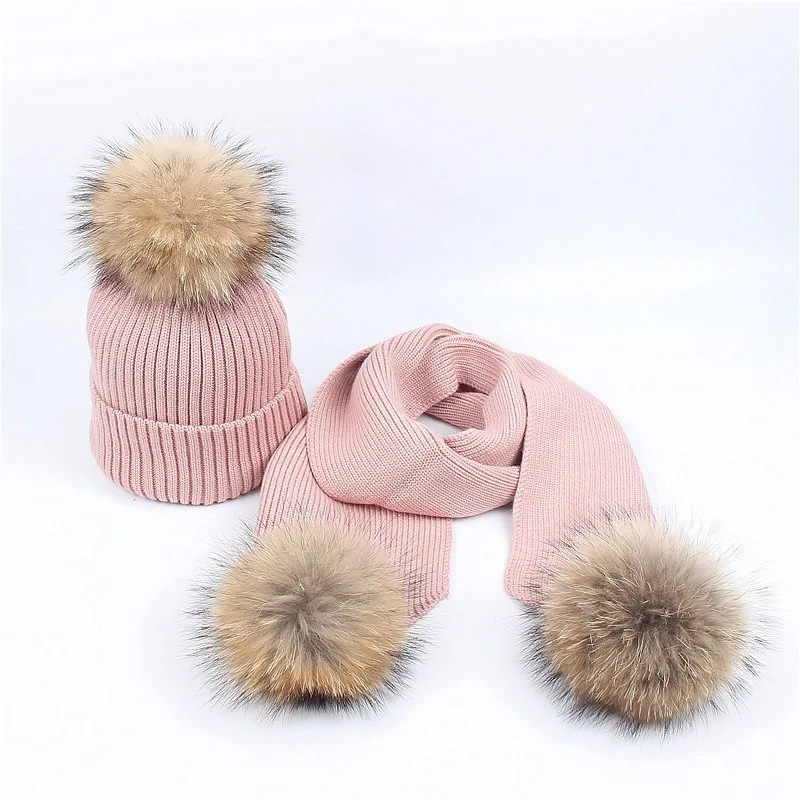
 New Design Warm Wool Blend Real Raccoon Fur Balls Knit Cap Beanies Scarf Set for Mommy And Me  