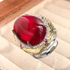 Anillo de corindón rojo de tamaño abierto