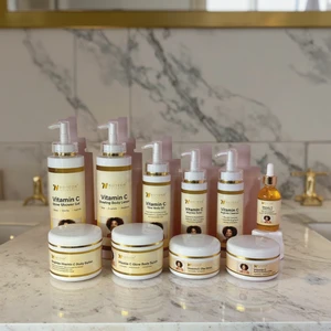 Private Label Skincare Set 5-Day Effective Body Lotion Vitamin C Essence Black Spot Face Cream Soap Whitening Skin Care Set