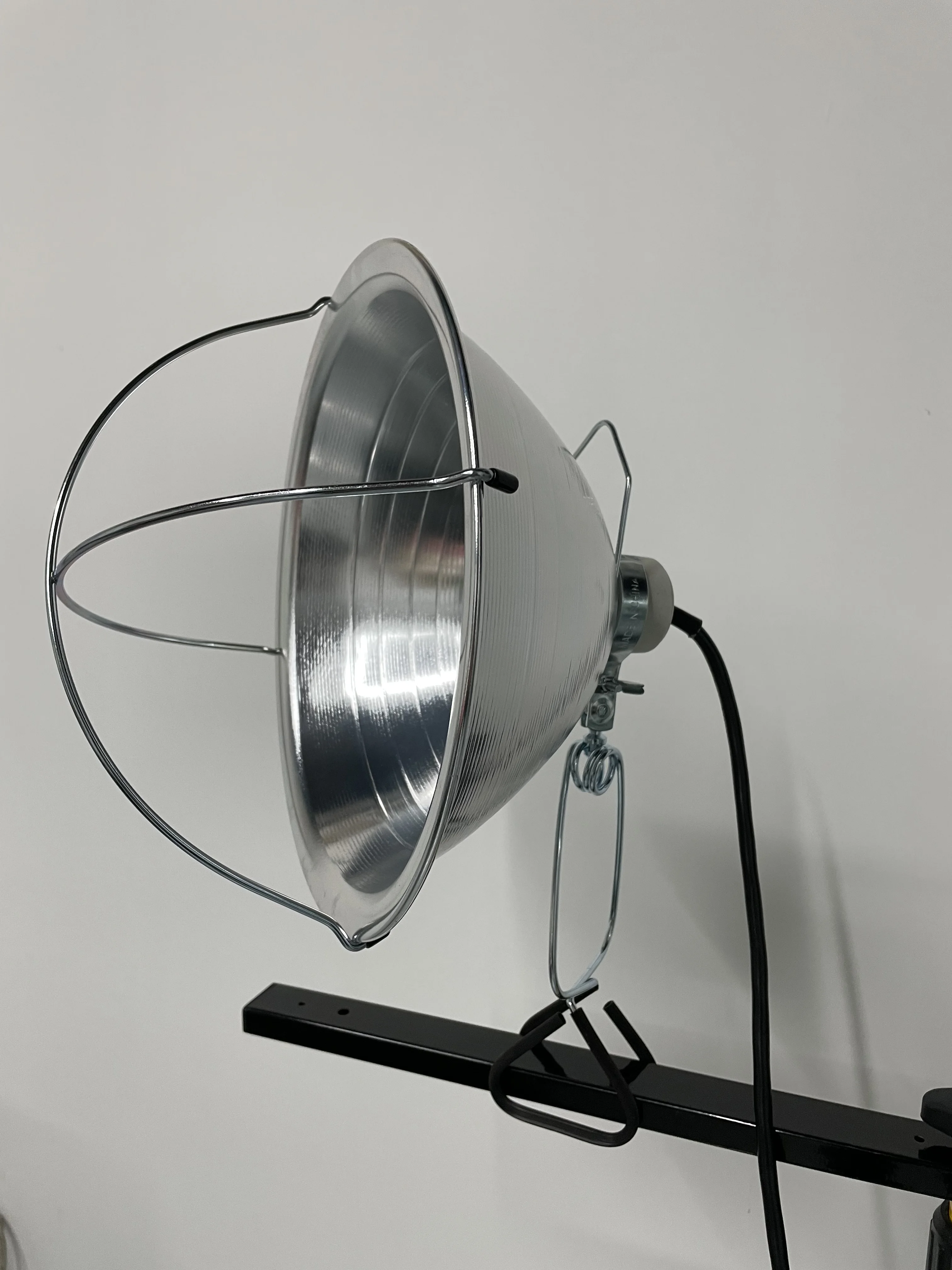 10.5'' Aluminum Brooder Lamp/clamp Lamp,Bulb Guard And Hang Up Hook For