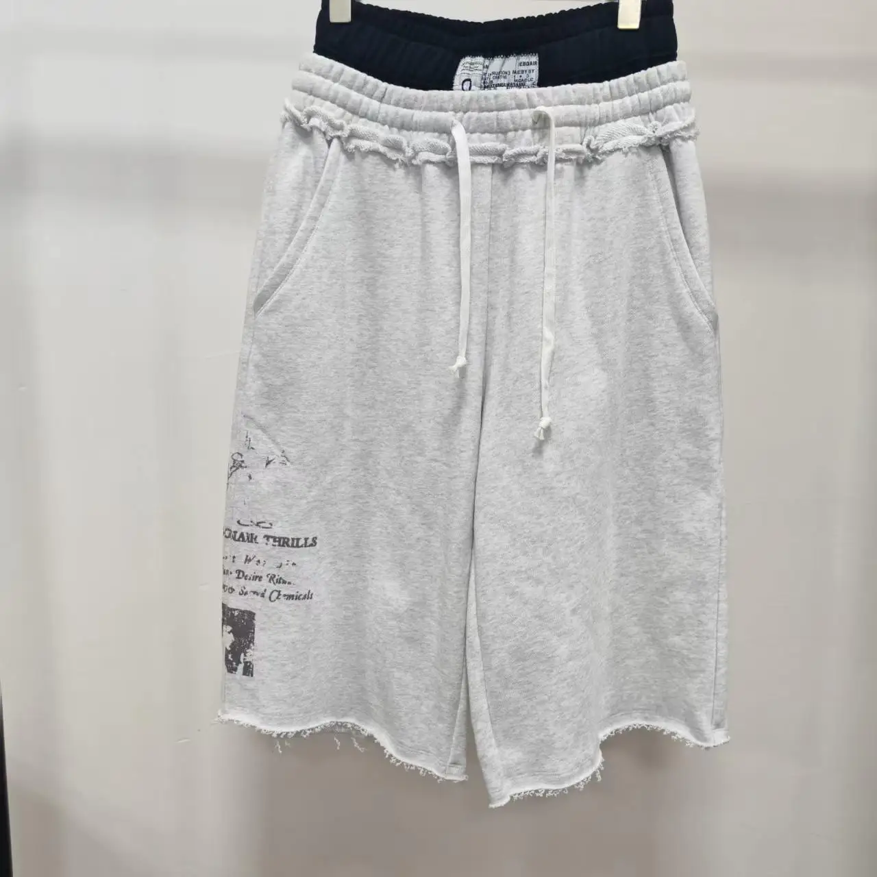 Wholesale Custom Logo Gray Cotton Double Waistband Baggy Drawstring Raw Hem Streetwear Knee Length Casual Men Sweat Shorts gallery 7