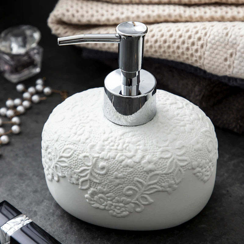 New Design White Blue Black Ceramic Bathroom Accessories Sets for Hotel Household
