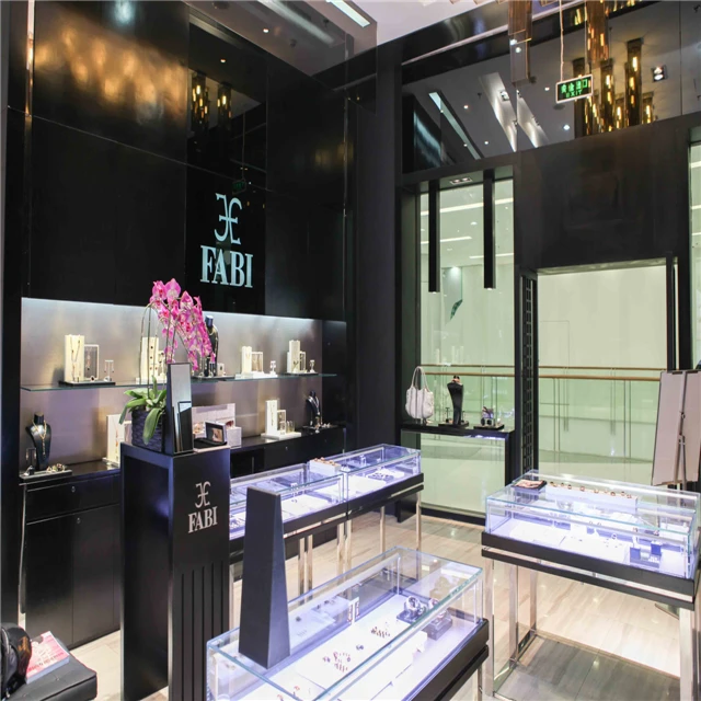 ☆中古￥20,000！ライト付きガラス陳列棚 家具 【BJ205】