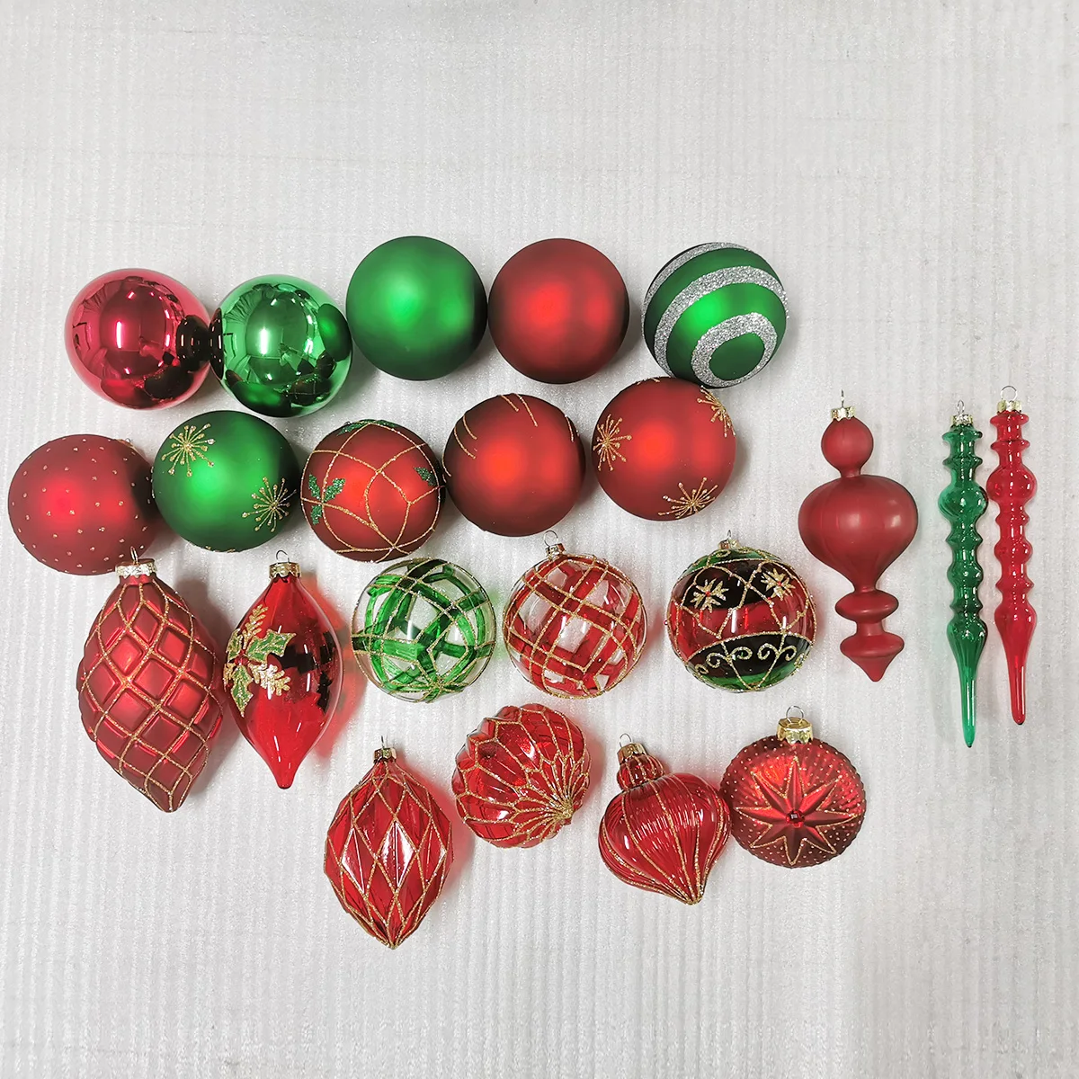 Hand blown 26 assorted glass Christmas bauble ornaments assortment personalised hanging glass christmas tree ball for holiday